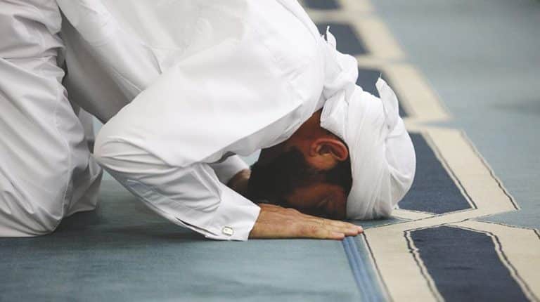 Hands First Or Knees First In Sujood